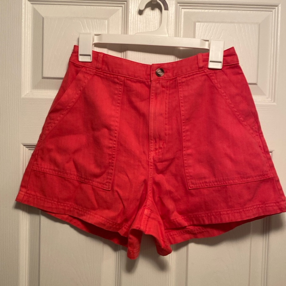 Universal Thread Shorts…size 4